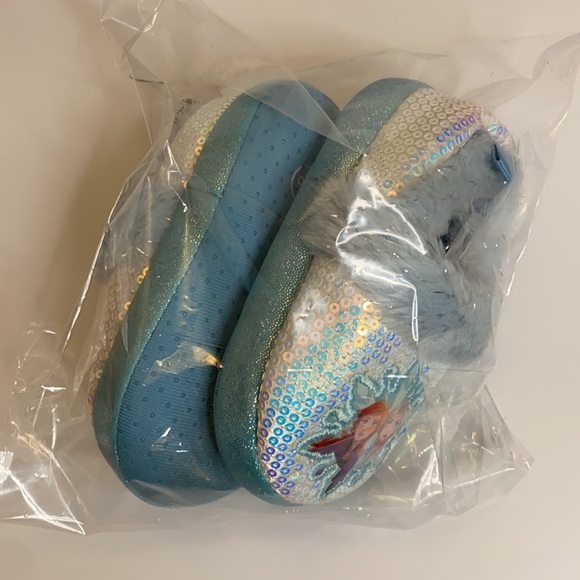Girls Frozen Slippers - Picture 7 of 7